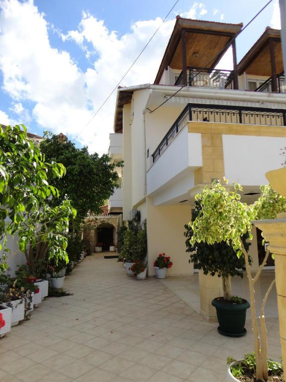 Montes Apartments & Studios Alikanás Exterior foto