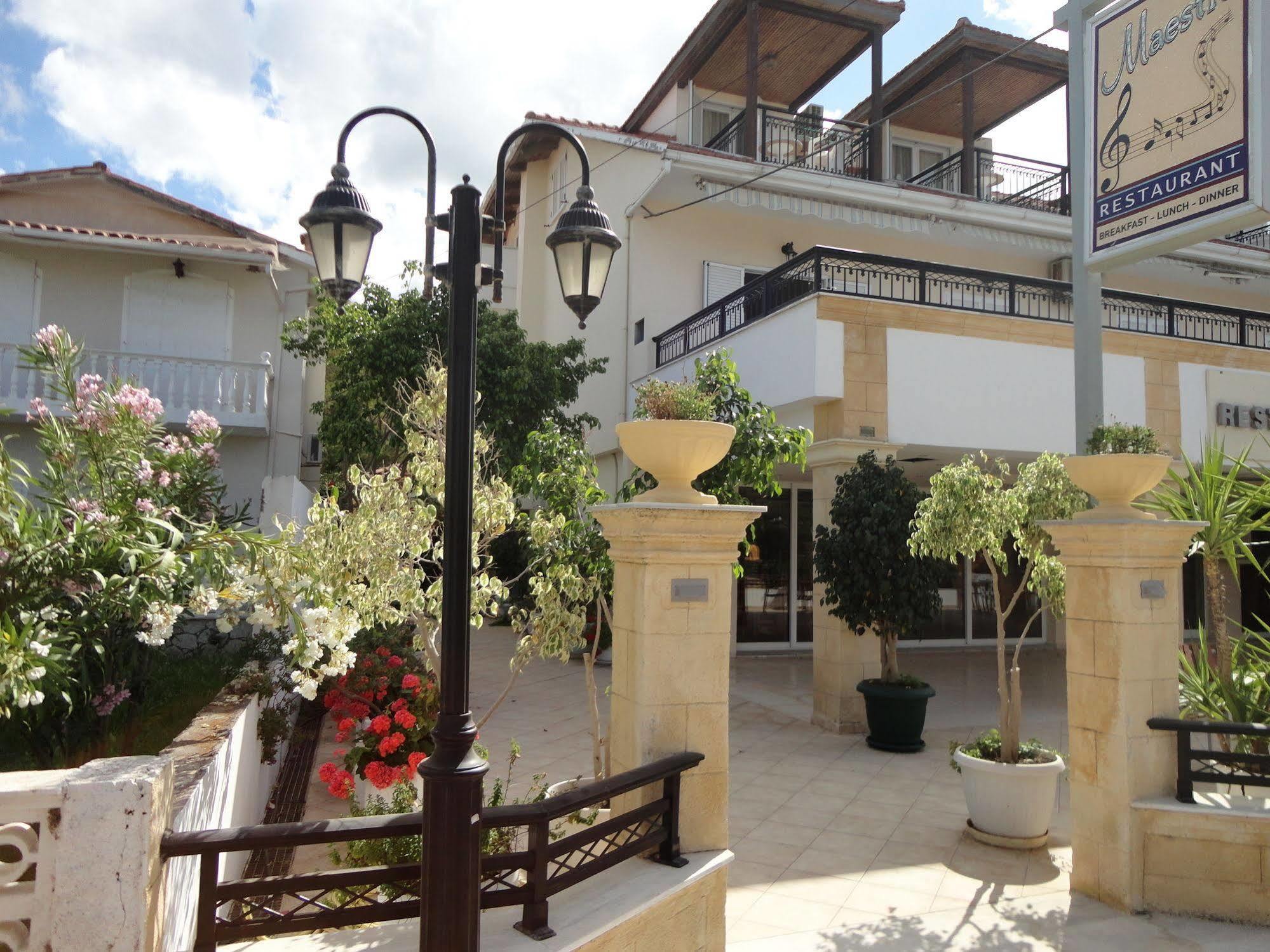 Montes Apartments & Studios Alikanás Exterior foto